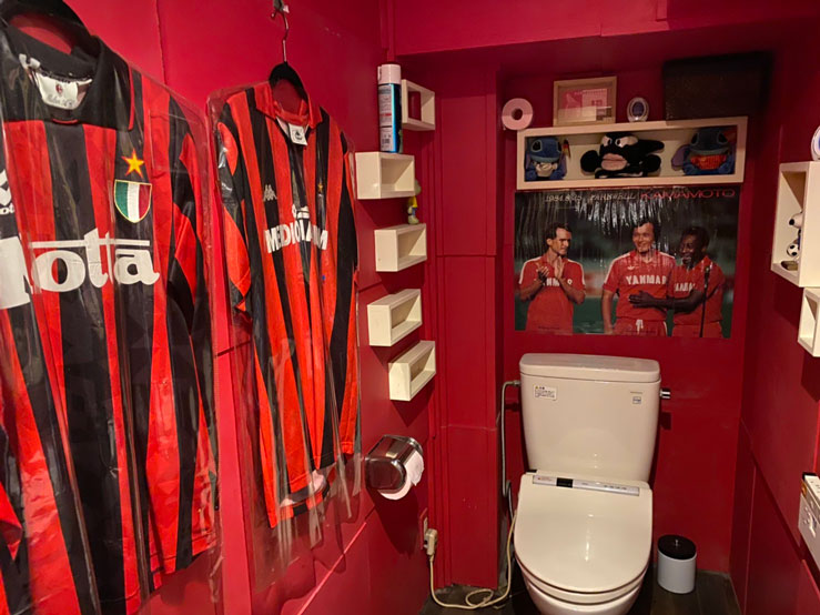 トイレの中もサッカー一色☆